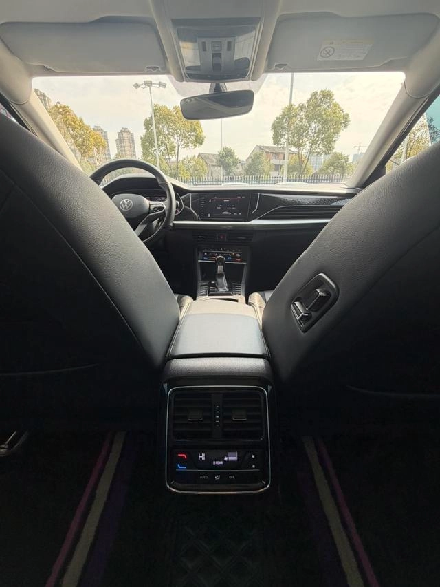 Volkswagen Passat 2023 330TSI Звездное небо элитное издание интерьер фото 14