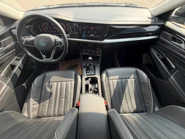 Volkswagen Passat 2023 330TSI Звездное небо элитное издание интерьер фото 15