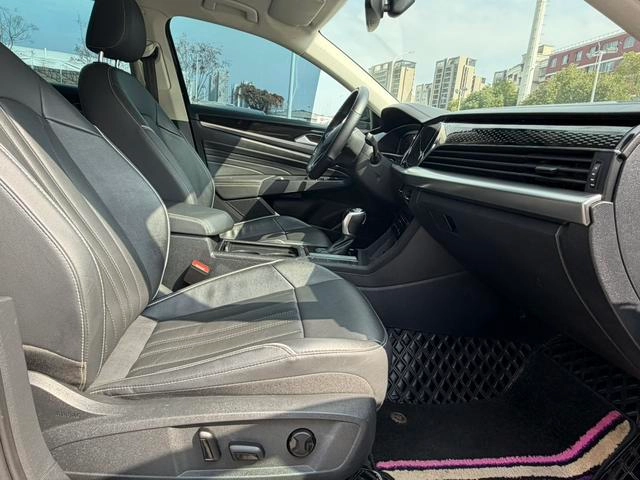 Volkswagen Passat 2023 330TSI Звездное небо элитное издание интерьер фото 16