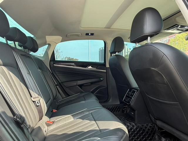 Volkswagen Passat 2023 330TSI Звездное небо элитное издание интерьер фото 17