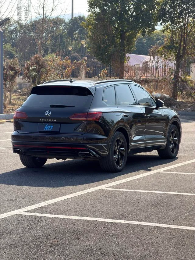 Volkswagen Touareg 2022 3.0TSI Edición Sharp Enjoy Traje deportivo negro Yao exterior foto 3