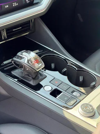 Volkswagen Touareg 2022 3.0TSI Edición Sharp Enjoy Traje deportivo negro Yao interior foto 15