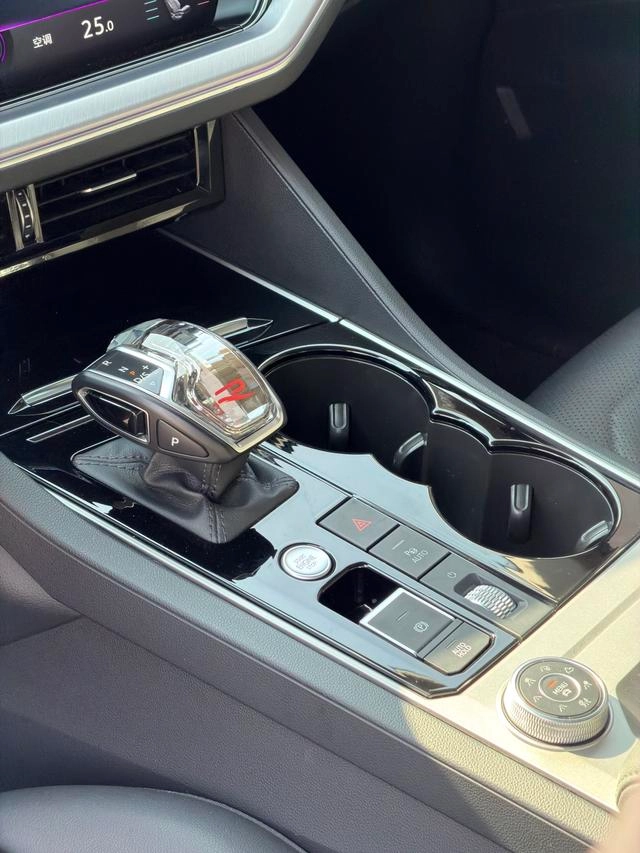 Volkswagen Touareg 2022 3.0TSI Edición Sharp Enjoy Traje deportivo negro Yao interior foto 15