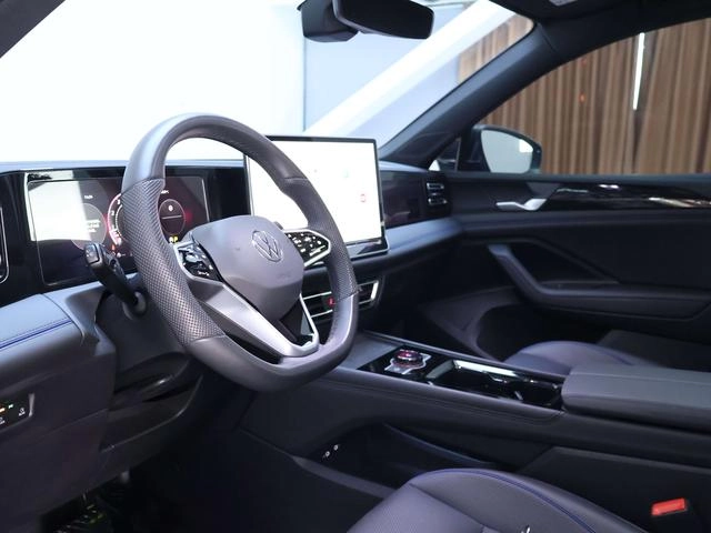 Volkswagen Tiguan L 2024 Pro 330TSI Two-Drive Smart Collar Edition interior photo 12