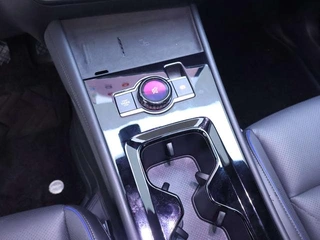 Volkswagen Tiguan L 2024 Pro 330TSI Two-Drive Smart Collar Edition interior photo 13