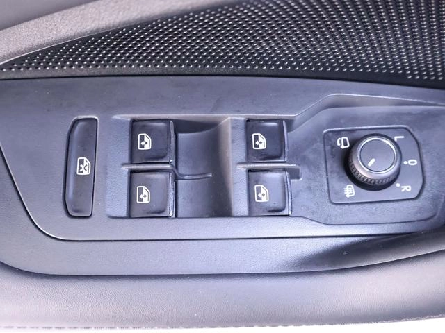 Volkswagen Tiguan L 2024 Pro 330TSI Two-Drive Smart Collar Edition interior photo 18
