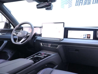 Volkswagen Tiguan L 2024 Pro 330TSI Two-Drive Smart Collar Edition interior photo 20