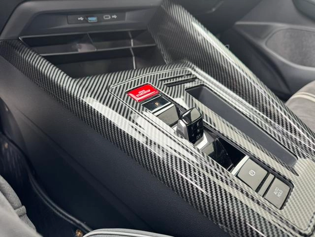 Volkswagen Golf 2023 280TSI DSG R-Line Lite intérieur photo 10