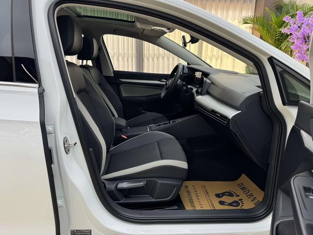 Volkswagen Golf 2023 280TSI DSG Pro interior photo 11