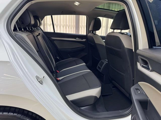 Volkswagen Golf 2023 280TSI DSG Pro interior photo 12