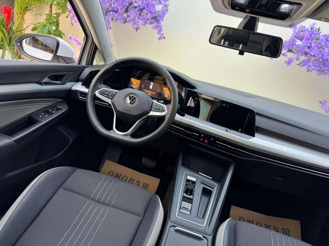 Volkswagen Golf 2023 280TSI DSG Pro interior photo 13