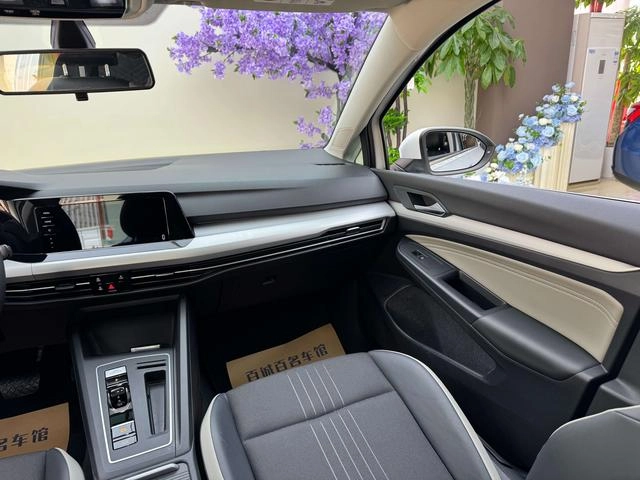 Volkswagen Golf 2023 280TSI DSG Pro interior photo 14