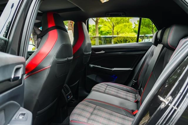 Volkswagen Golf GTI 2021 380TSI DSG GTI interior photo 18