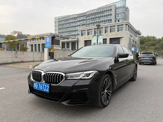 BMW 5 Series 2022 Segundo cambio 530Li Líder M Conjunto deportivo