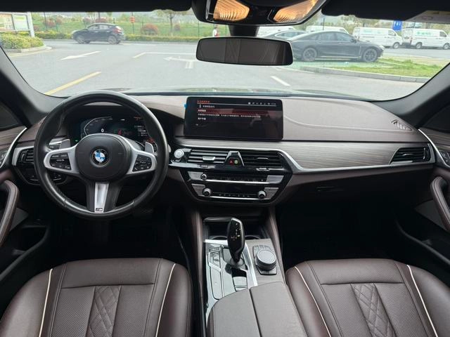 BMW 5 Series 2022 Second change 530Li Leading Type M Sports suit exterior photo 4