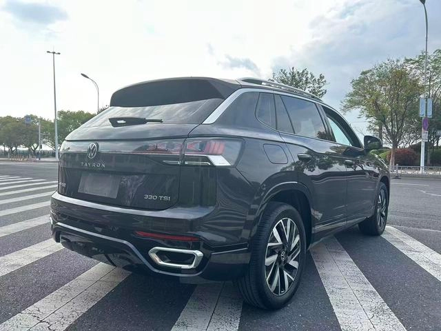 Volkswagen Tayron 2024 330TSI Deux roues motrices R-Line Version haute performance intérieur photo 9