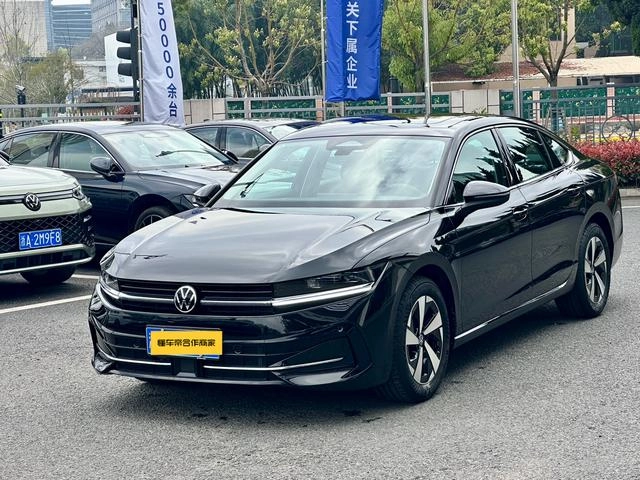 Volkswagen Magotan 2024 300TSI Version premium extérieur photo 2