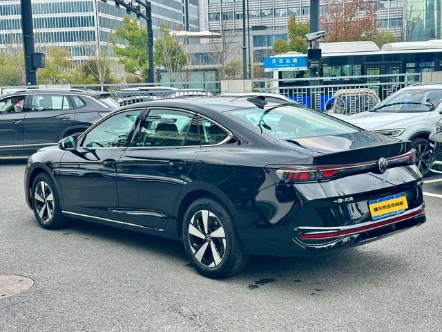 Volkswagen Magotan 2024 300TSI Version premium extérieur photo 6