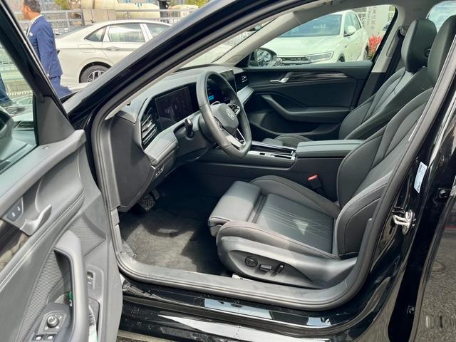 Volkswagen Magotan 2024 300TSI Version premium intérieur photo 12