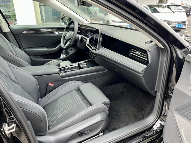 Volkswagen Magotan 2024 300TSI Version premium intérieur photo 14