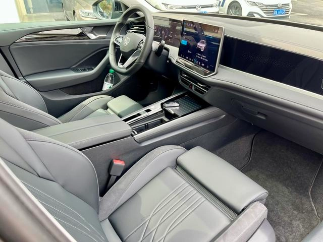 Volkswagen Magotan 2024 300TSI Version premium intérieur photo 15