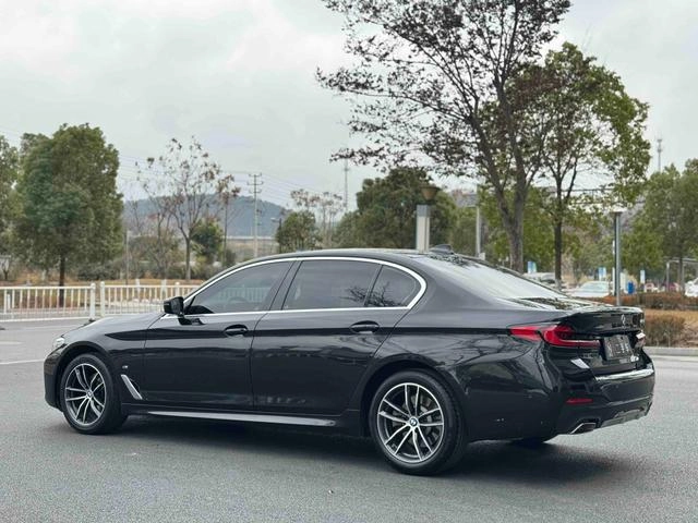 BMW 5 Series 2022 Segundo cambio 525Li M Conjunto deportivo exterior foto 3 BMW 5 Series 2022 Segundo cambio 525Li M Conjunto deportivo exterior foto 3