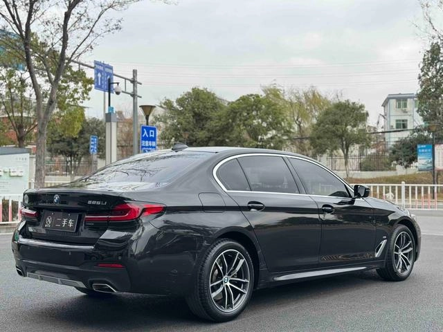 BMW 5 Series 2022 Segundo cambio 525Li M Conjunto deportivo exterior foto 4 BMW 5 Series 2022 Segundo cambio 525Li M Conjunto deportivo exterior foto 4