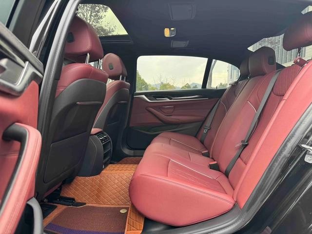BMW 5 Series 2022 Segundo cambio 525Li M Conjunto deportivo interior foto 9 BMW 5 Series 2022 Segundo cambio 525Li M Conjunto deportivo interior foto 9