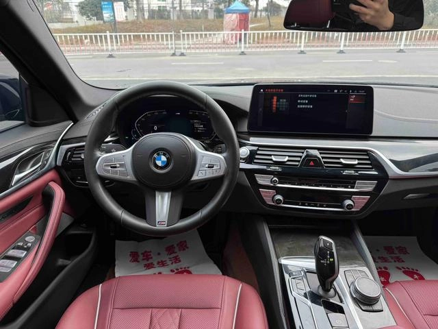 BMW 5 Series 2022 Segundo cambio 525Li M Conjunto deportivo interior foto 10 BMW 5 Series 2022 Segundo cambio 525Li M Conjunto deportivo interior foto 10