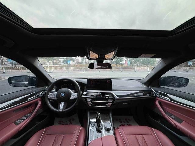 BMW 5 Series 2022 Segundo cambio 525Li M Conjunto deportivo interior foto 11 BMW 5 Series 2022 Segundo cambio 525Li M Conjunto deportivo interior foto 11