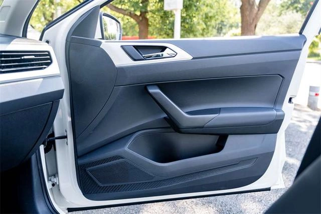 Volkswagen Polo 2021 Plus 1.5L Automatic Colorful Technology Edition interior photo 16