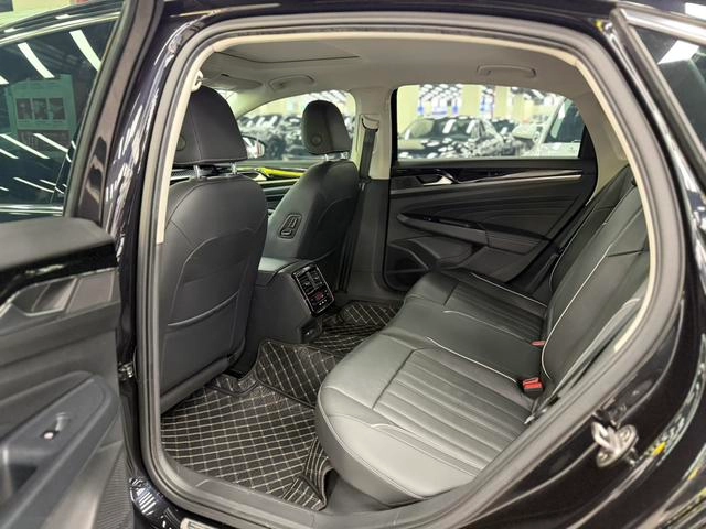 Volkswagen Passat 2022 280TSI Version d'élite intérieur photo 11 Volkswagen Passat 2022 280TSI Version d'élite intérieur photo 11