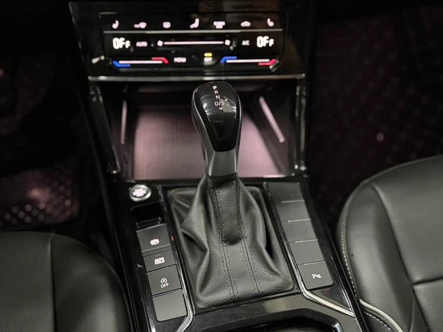Volkswagen Passat 2022 280TSI Version d'élite intérieur photo 14 Volkswagen Passat 2022 280TSI Version d'élite intérieur photo 14