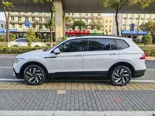 Volkswagen Tiguan L 2022 330TSI Automatic two-wheel drive comfortable version exterior photo 3