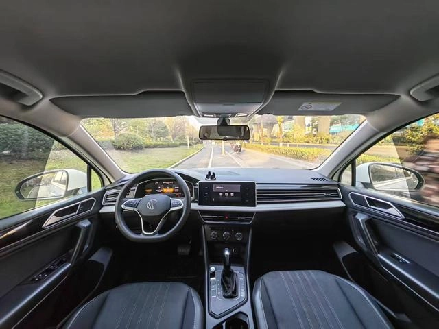 Volkswagen Tiguan L 2022 330TSI Automatic two-wheel drive comfortable version exterior photo 5