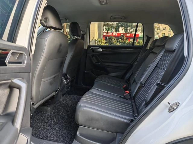 Volkswagen Tiguan L 2022 330TSI Automatic two-wheel drive comfortable version interior photo 6