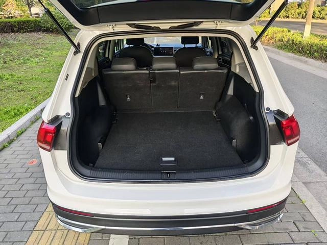 Volkswagen Tiguan L 2022 330TSI Automatic two-wheel drive comfortable version interior photo 7