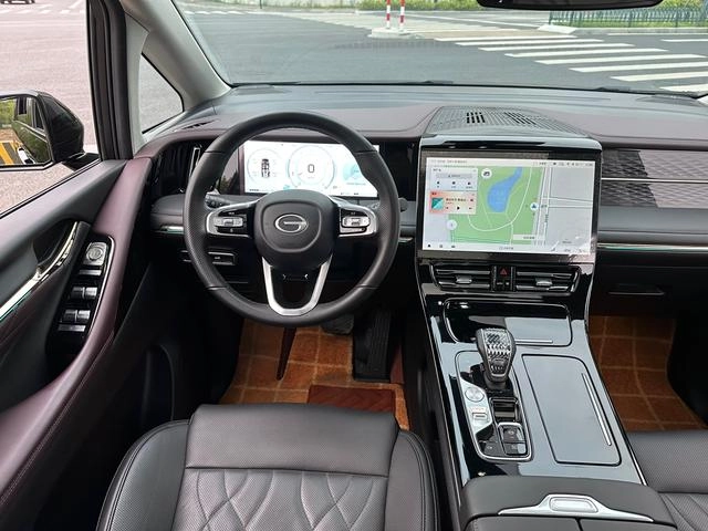 GAC Trumpchi M8 2024 Master Series 2.0TGDI Ultimate Edition interior photo 13
