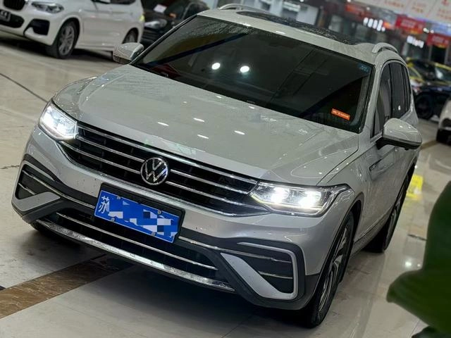 Volkswagen Tiguan L 2022 330TSI Versión inteligente con tracción automática en dos ruedas exterior foto 2