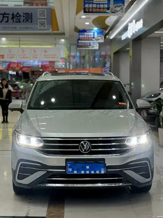 Volkswagen Tiguan L 2022 330TSI Versión inteligente con tracción automática en dos ruedas exterior foto 3