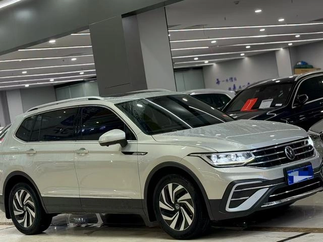 Volkswagen Tiguan L 2022 330TSI Versión inteligente con tracción automática en dos ruedas exterior foto 4