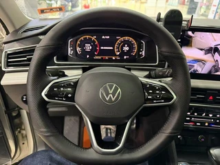 Volkswagen Tiguan L 2022 330TSI Versión inteligente con tracción automática en dos ruedas interior foto 7