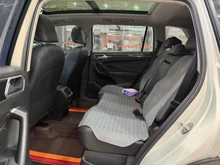 Volkswagen Tiguan L 2022 330TSI Versión inteligente con tracción automática en dos ruedas interior foto 9
