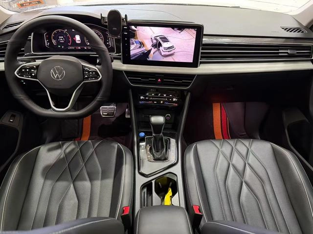 Volkswagen Tiguan L 2022 330TSI Versión inteligente con tracción automática en dos ruedas interior foto 10