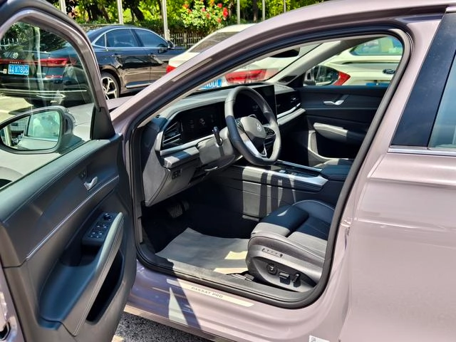 Volkswagen Passat 2025 Pro 380TSI Long Zun Edition exterior photo 5