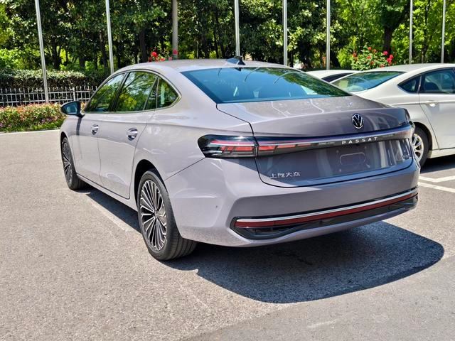 Volkswagen Passat 2025 Pro 380TSI Long Zun Edition interior photo 10