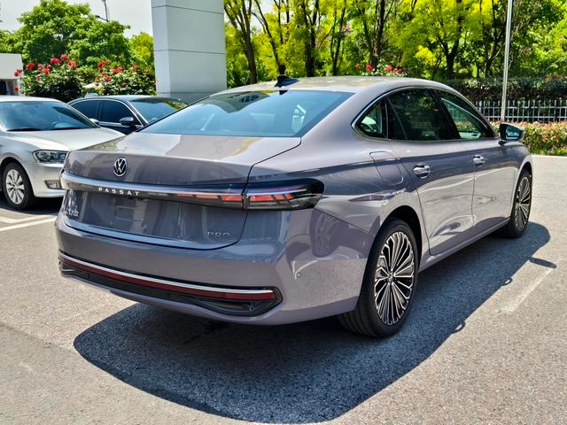 Volkswagen Passat 2025 Pro 380TSI Long Zun Edition interior photo 11