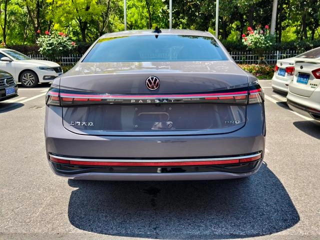 Volkswagen Passat 2025 Pro 380TSI Long Zun Edition interior photo 12