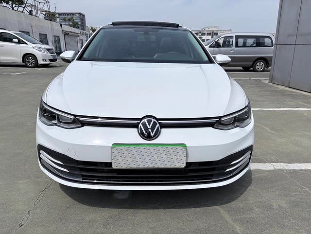Volkswagen Golf 2023 Модификация 280TSI DSG Pro экстерьер фото 2 Volkswagen Golf 2023 Модификация 280TSI DSG Pro экстерьер фото 2