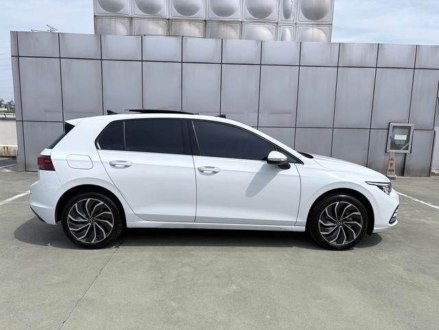 Volkswagen Golf 2023 Модификация 280TSI DSG Pro экстерьер фото 6 Volkswagen Golf 2023 Модификация 280TSI DSG Pro экстерьер фото 6